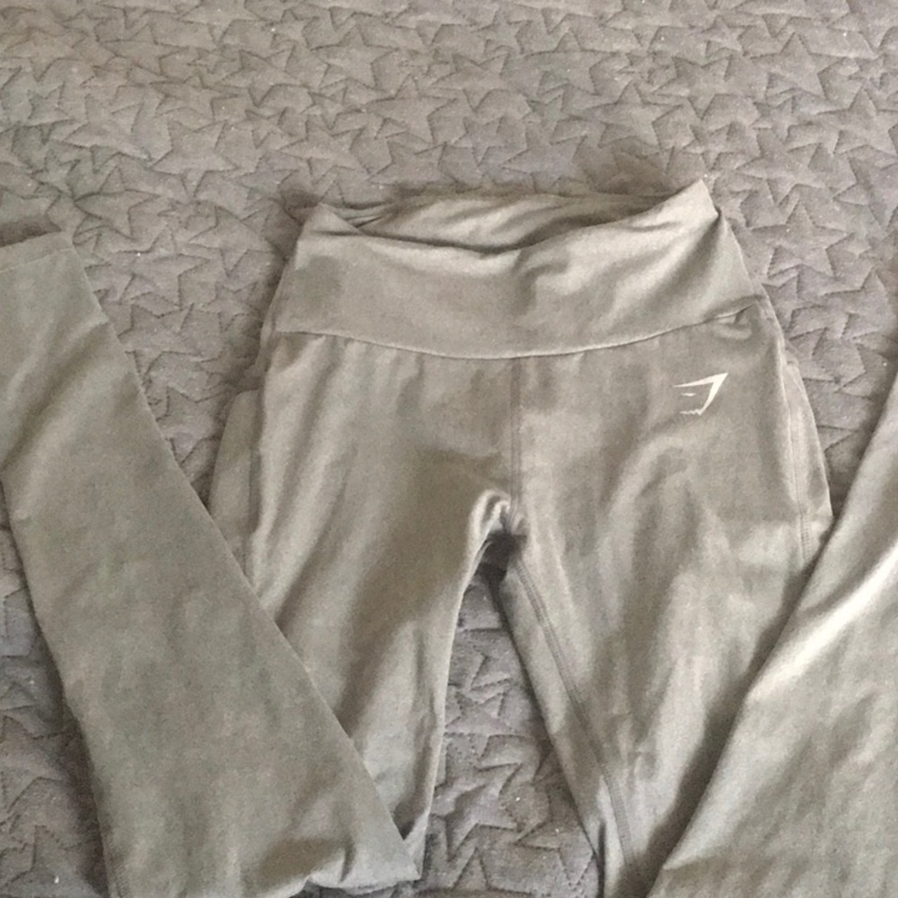 Gym shark leggings
